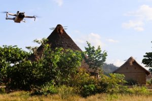 Leia mais sobre o artigo Jovens indígenas aprendem a usar drones para monitorar e proteger a Terra Indígena Yanomami