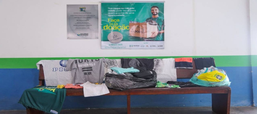 Você está visualizando atualmente ARMÁRIO SOCIAL – Escritório Social entrega roupas doadas durante campanha