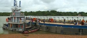 Leia mais sobre o artigo Deputados acompanham entrega de balsa na região do Passarão, zona rural de Boa Vista