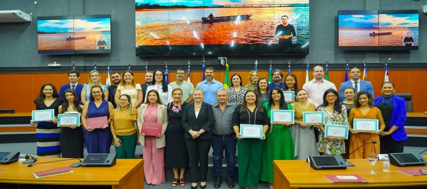 Você está visualizando atualmente Biomédicos, professores e aluna de Letras são agraciados com honraria por serviços relevantes e contribuição em projeto do Teamarr